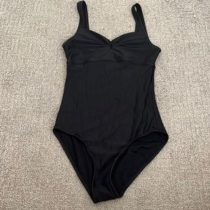 Black wear Moi Leotard